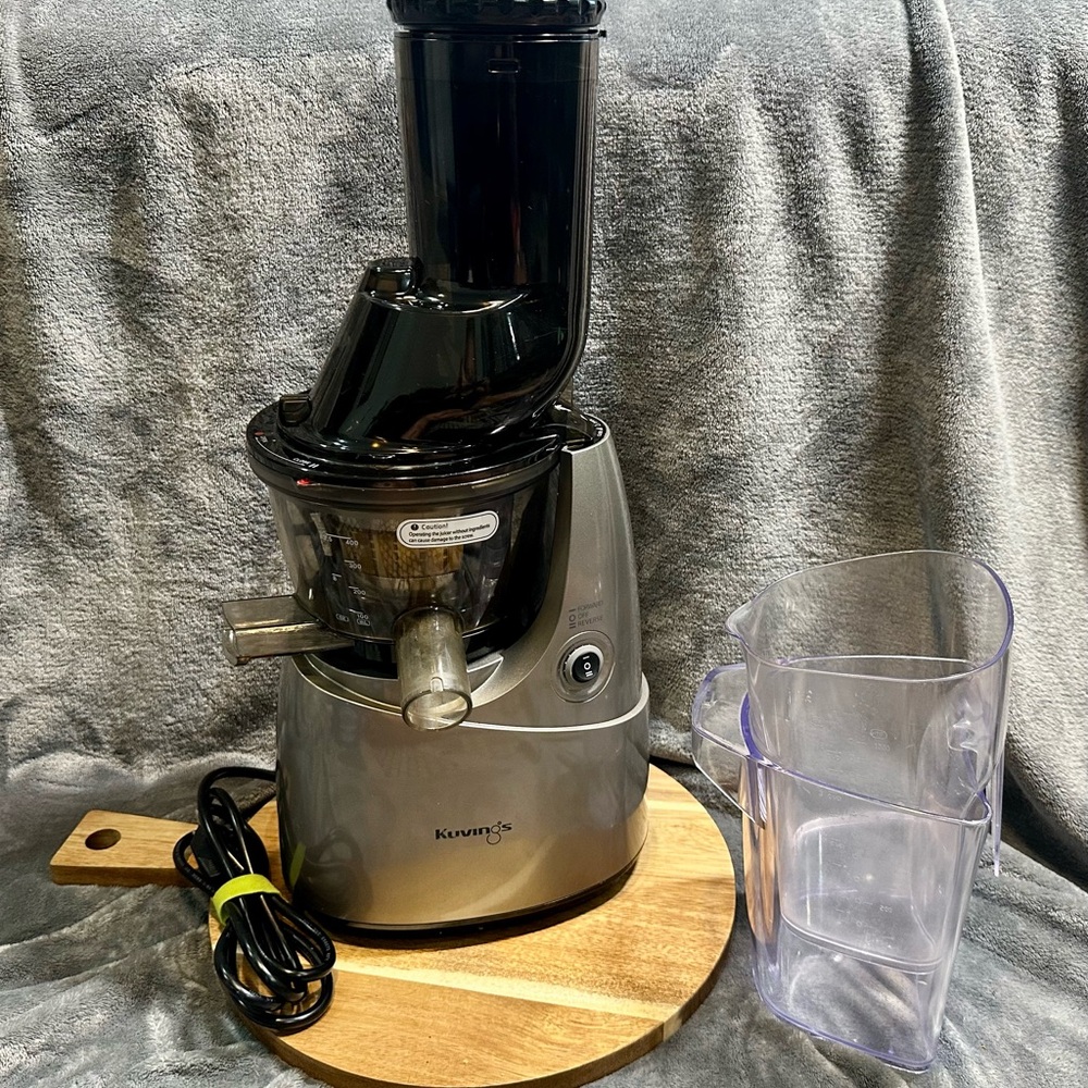 Kuvings Slow Juicer - Silver and Black